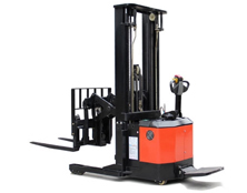 前移式堆高車1.2--1.5T(貨叉前移)